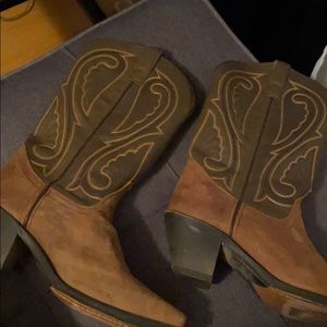 Brown Laredo women’s boots